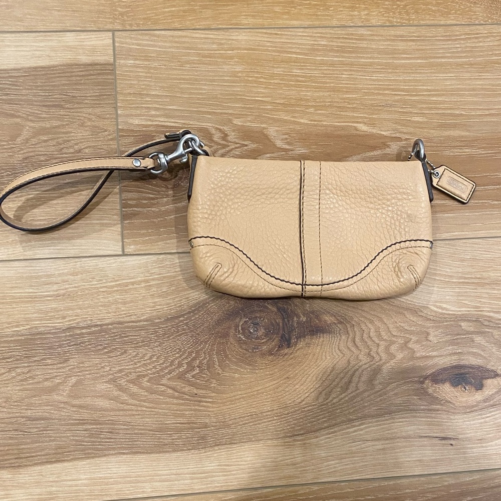 Coach Vintage Pebbles Leather Carmel Wristlet